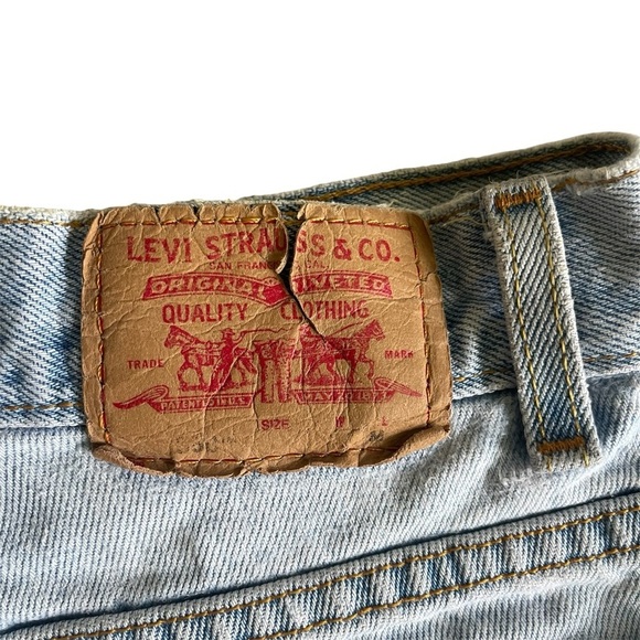 Vintage Levi’s Classic Relaxed 550 Cutoff Raw Edge Distressed Jean Shorts - Picture 3 of 16